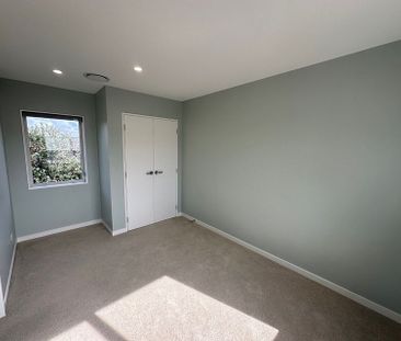 Spacious 5-Bedroom Family Home in Bayswater - Photo 6