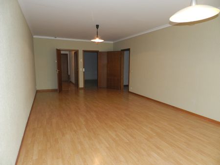 Ruim éénslaapkamer-appartement te huur in Ieper met terras - Photo 2