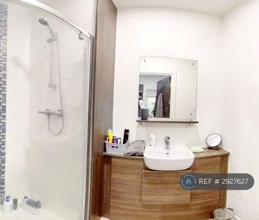 1 bedroom in a flat share to rent - Photo 6