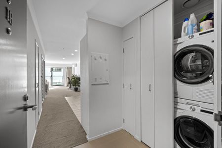 Spacious City Fringe Apartment - Photo 5