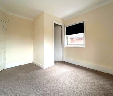 Newnham Road, Hook, Hampshire, RG27 - Photo 2