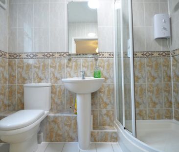 4 bedroom Semi-detached house to rent - Photo 4