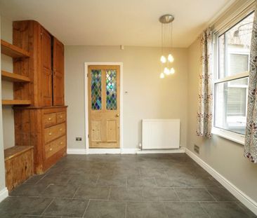 4 bedroom House To Let Total Size: 1450 SQ FT - Photo 3