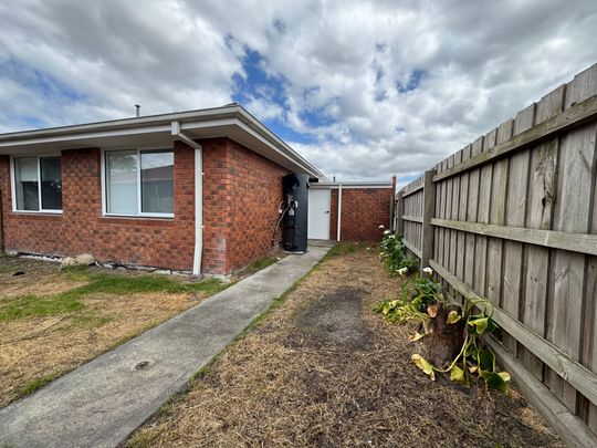 2 Bedroom Unit in a Private Estate - Photo 1
