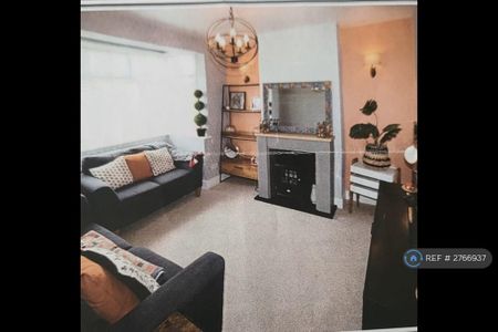 3 bedroom semi-detached house to rent - Photo 2