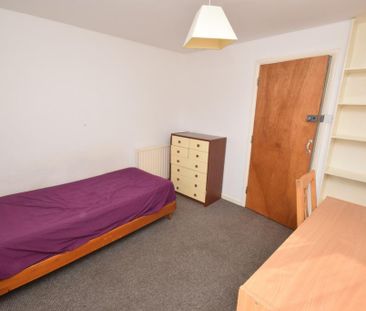 6 bedroom end of terrace house to rent - Photo 4