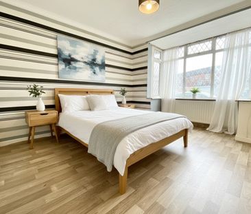 4 Bed Semi-Detached House, Brintons Road, SO14 - Photo 2