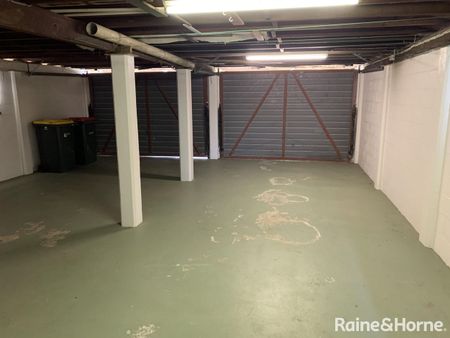 Spacious Family Home in a Quiet Cul-de-Sac! - Photo 4