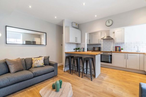 6 bedroom house to rent - Photo 1