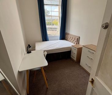 6 Bed Flat, Gardner's Crescent, EH3 - Photo 6