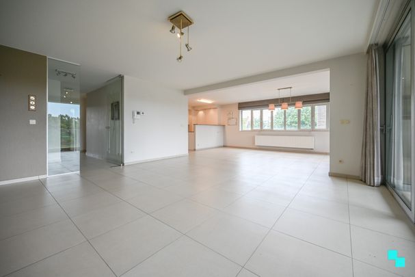 Riant 3-slaapkamerappartement met zicht op de vaart te Izegem - Photo 1