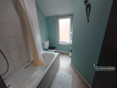 1 bedroom in a house share to rent - Photo 5