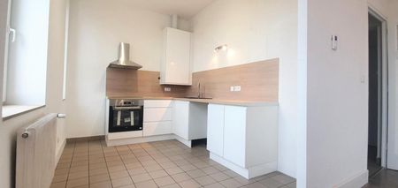 Location Appartement 80m² RIORGES 42153 - Photo 4