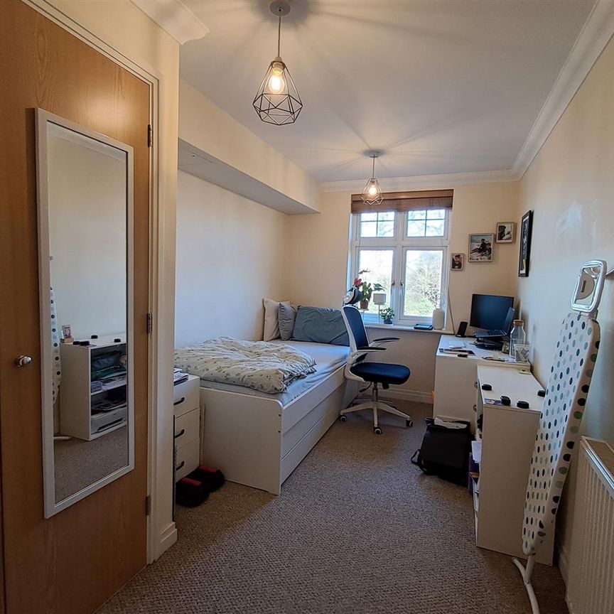 2 bed flat to rent in London Road, Bushey, WD23 - Photo 1