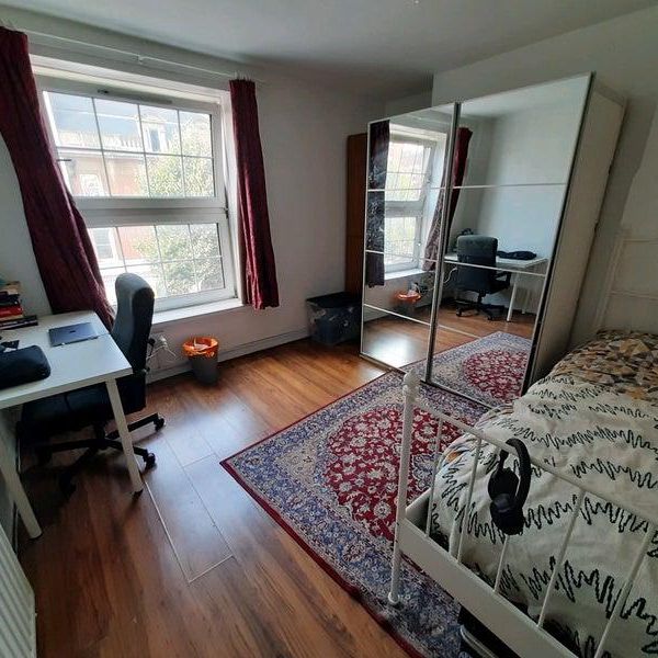 1 bedroom in a flat share to rent - Photo 1