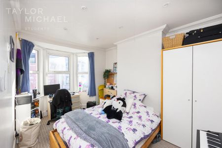 4 bedroom terraced house to rent - Photo 3