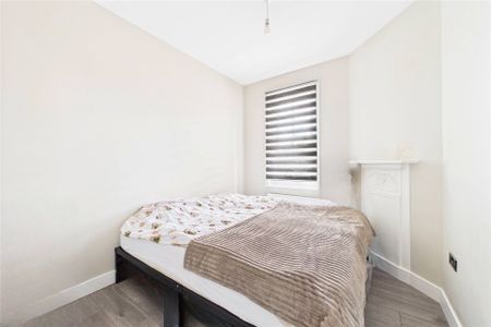 2 bedroom Flat in Rectory Road, Wokingham - Photo 3