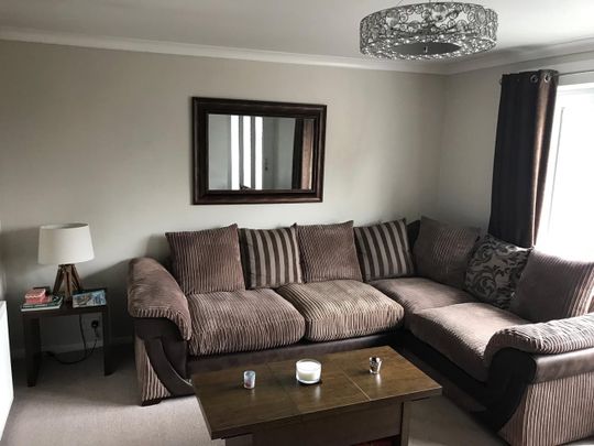 2 Bed Flat, Meadowfield Gardens, EH8 - Photo 1
