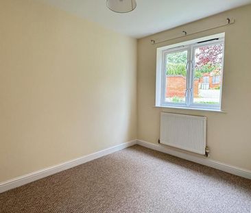 2 bedroom ground floor flat to rent - Photo 2