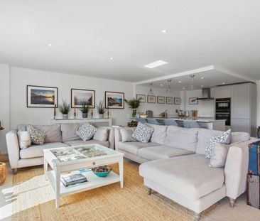 A beautifully presented first floor apartment, with glorious long v... - Photo 1