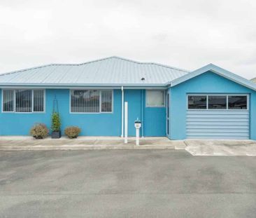 Large Village Charmer - Photo 2