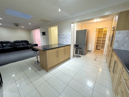 Heston Road, Greater London, TW5 - Photo 3