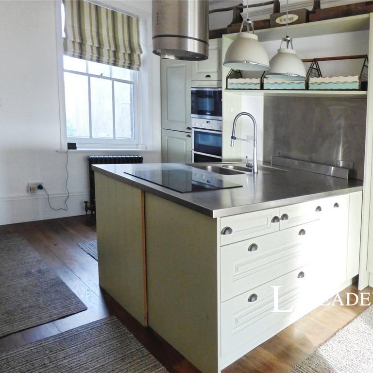 2 bedroom flat to rent - Photo 1