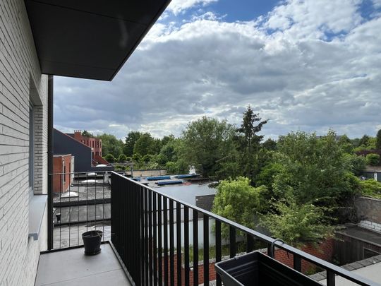 Energiezuinig twee slaapkamer appartement op wandelafstand van het Gentse Sint-Pieterstation en UZ Gent. - Photo 1