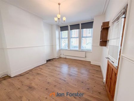 2 Bedroom Flat - Ground Floor - Photo 3