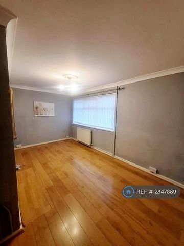 3 bedroom terraced house to rent - Photo 2