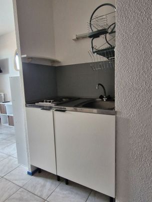 A LOUER STUDIO MEUBLE PORT LA NOUVELLE - Photo 1