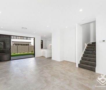 3 bedroom + MPR Terrace Home Offering Modern Comforts! - Photo 3