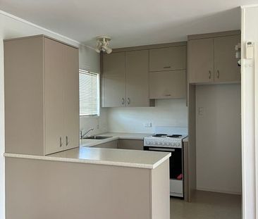 Tidy & Convenient 2BR Unit in Mt. Eden! - Photo 3