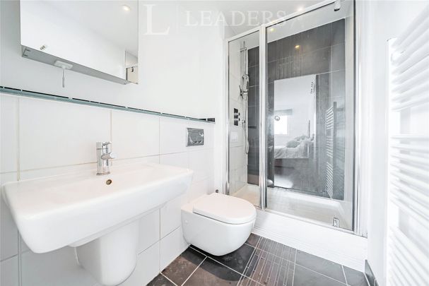 2 bedroom apartment to rent The Blue Building, Gunwharf Quays, Portsmouth, PO1 - Photo 1