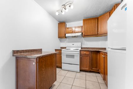 For Lease - 111 Marier Avenue, Vanier and Kingsview Park, Ontario - Photo 4