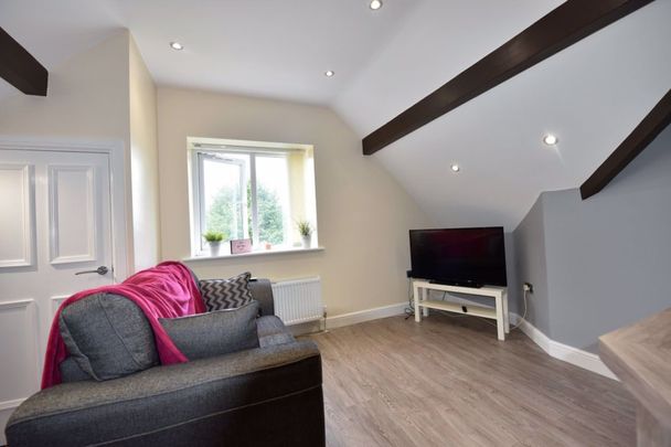 2 bedroom Flat in Wood Lane, Leeds - Photo 1