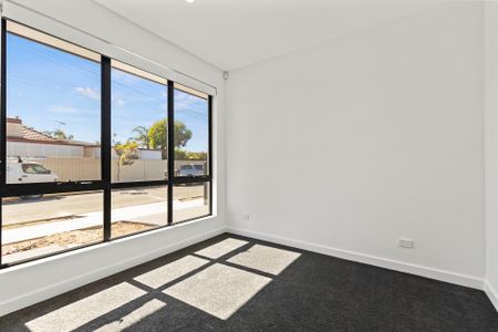 17 Gelven Terrace, Largs North. - Photo 3