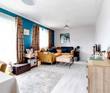 2 Bedroom Flat / Apartment to let - Photo 2
