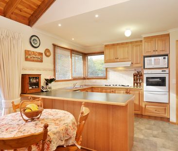 3 Sandra Street, Bulleen VIC 3105 - House For Rent | Domain - Photo 4