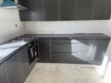 6 bedroom detached house to rent - Photo 3