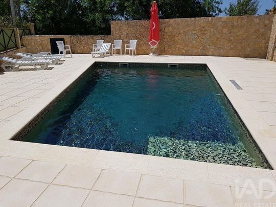 Luxury House for rent in Benfarras, Distrito de Faro - Photo 1