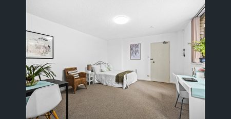 Corner Studio Apartment with Parking, Moments from Centennial Park - Photo 4