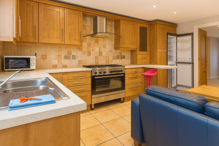 1 bedroom in a house share to rent - Photo 5