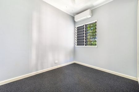 BEAUTIFUL, LARGE FAMILY HOME! - Photo 4