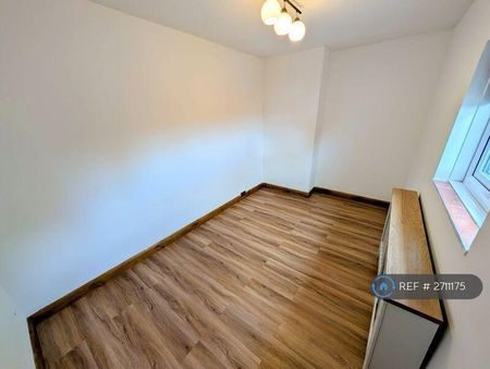 2 bedroom semi-detached house to rent - Photo 2