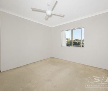 Convenient located 2 bedroom unit - Photo 2