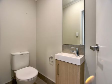 BRAND NEW 4-BEDROOM IN FLAT BUSH - Photo 4