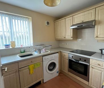 Lawndale Close, Radcliffe - Photo 2