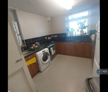 1 bedroom in a flat share to rent - Photo 6