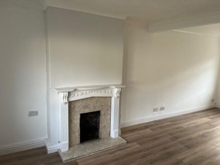 5 bedroom semi-detached house to rent - Photo 2